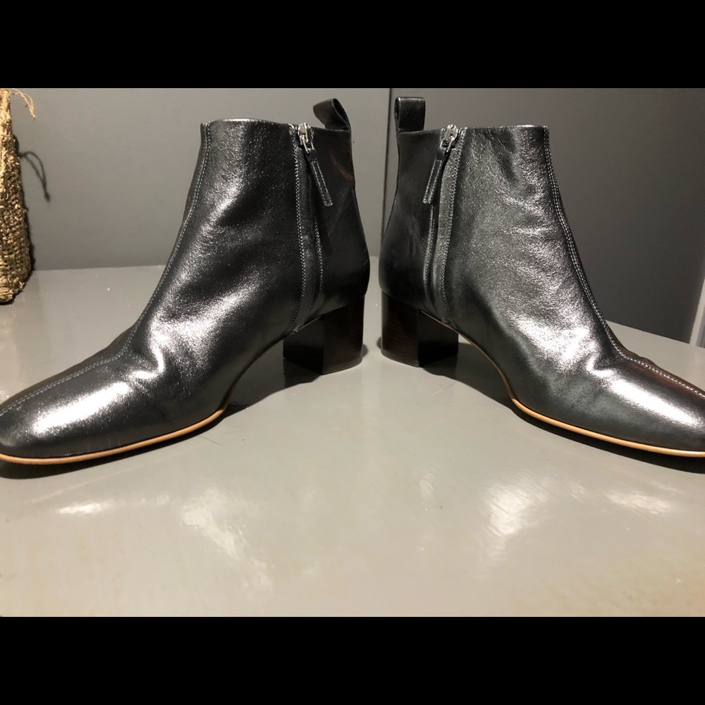 Everlane Day boot bootie size 9 in iron metallic